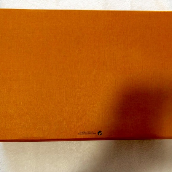 Auth Louis Vuitton M size box, dust bag & 2 different gift bags LIKE NEW! - Picture 8 of 14